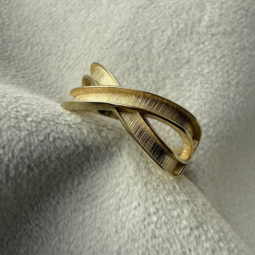 9ct gold Simple Infinity Memorial Ring Size P ONLY