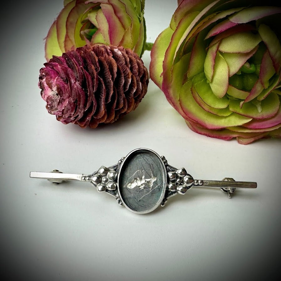 Sterling Silver Vintage Flower oval Memorial Brooch / Pin